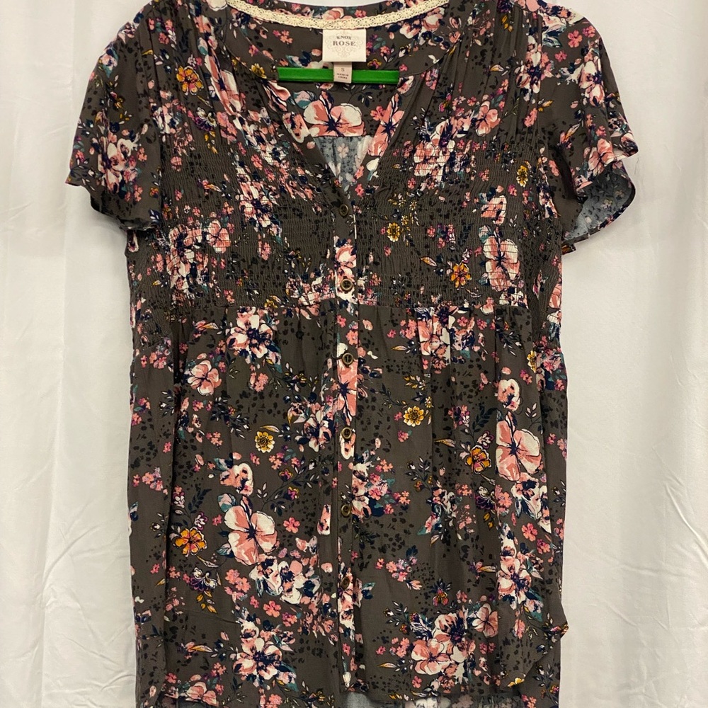 Women’s “Knox Rose” Sz  Small high low Chiffon smocked button down flutter shirt
